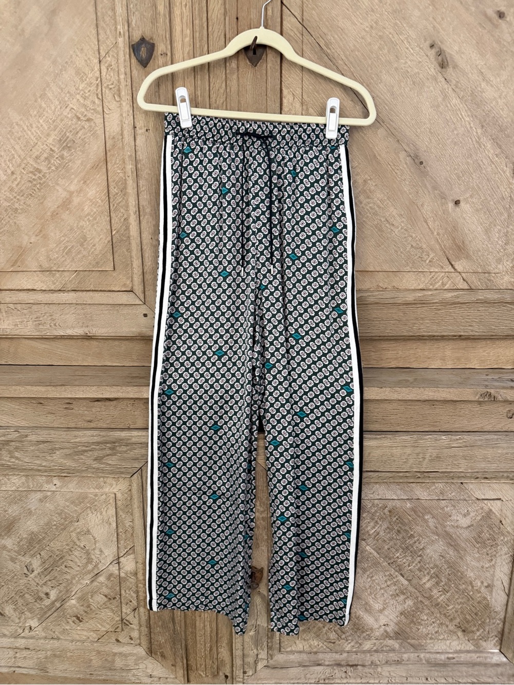 Maje printed Wide Leg Pants
Dark Floral w/ White Side Stripe